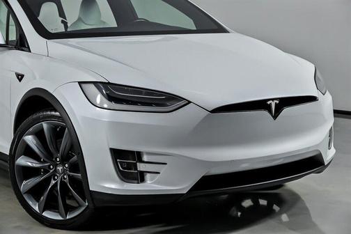 Pearl White Multi-Coat 2018 Tesla Model X 75D