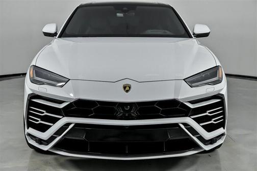 2022 Lamborghini Urus 