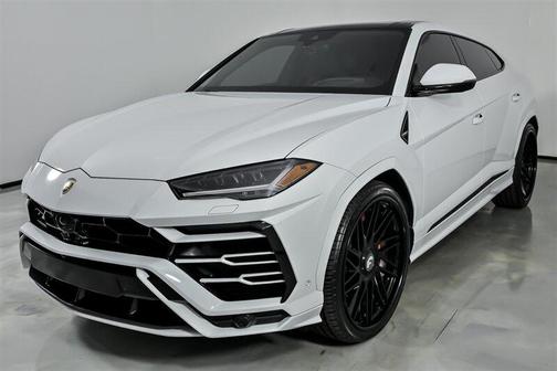 2022 Lamborghini Urus 
