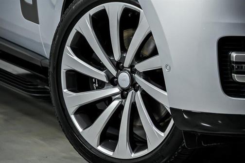 Hakuba Silver Metallic 2025 Land Rover Range Rover P530 SE 7 Seat