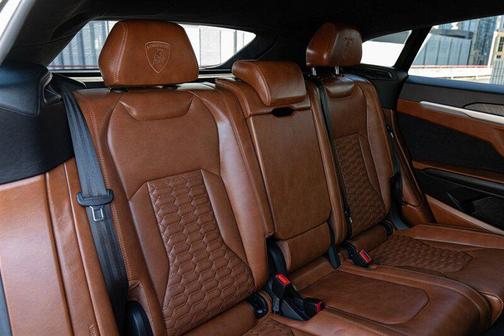 2019 Lamborghini Urus 