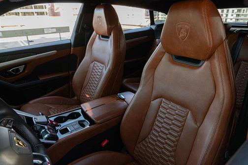 2019 Lamborghini Urus 