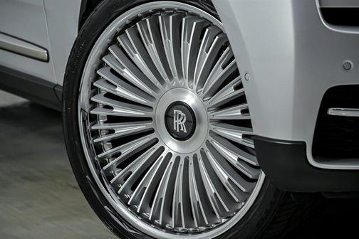 Jubilee Silver 2022 Rolls-Royce Cullinan