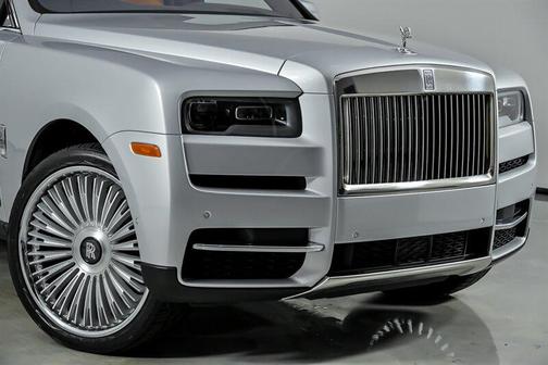 Jubilee Silver 2022 Rolls-Royce Cullinan