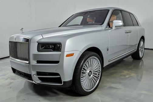 Jubilee Silver 2022 Rolls-Royce Cullinan