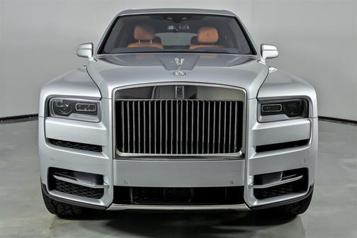 Jubilee Silver 2022 Rolls-Royce Cullinan