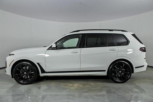 Alpine White 2023 BMW X7 xDrive40i