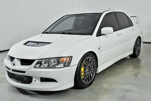 Wicked White 2005 Mitsubishi Lancer Evolution MR