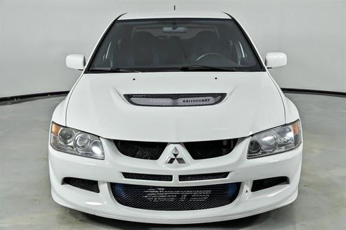 Wicked White 2005 Mitsubishi Lancer Evolution MR