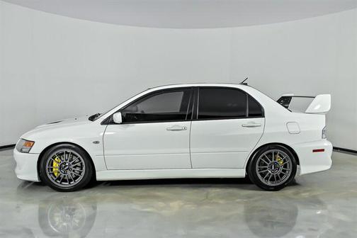 Wicked White 2005 Mitsubishi Lancer Evolution MR