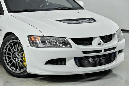 Wicked White 2005 Mitsubishi Lancer Evolution MR
