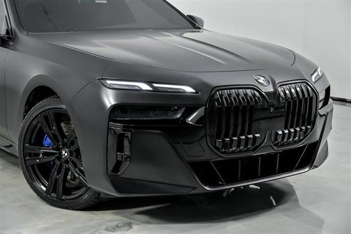 2023 BMW 740 i