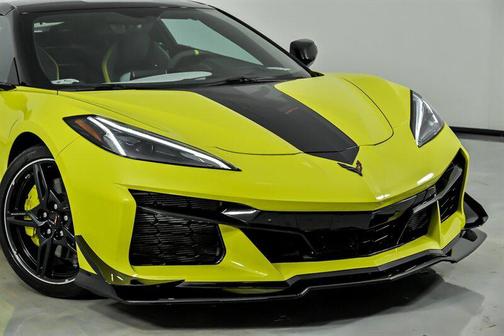 Accelerate Yellow Metallic 2021 Chevrolet Corvette Stingray w/3LT