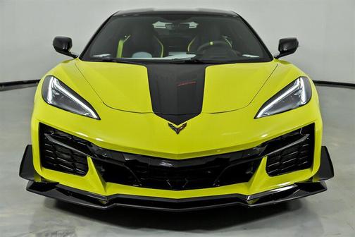 Accelerate Yellow Metallic 2021 Chevrolet Corvette Stingray w/3LT