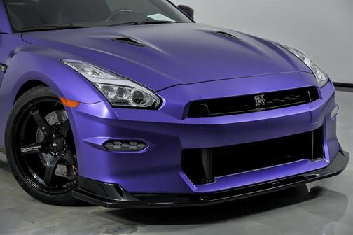 Pearl White Tricoat 2024 Nissan GT-R Premium Dual-clutch 6-Speed Transmission