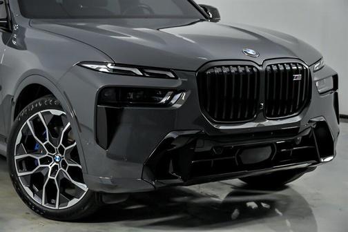 Dravit Grey Metallic 2024 BMW X7 M60i