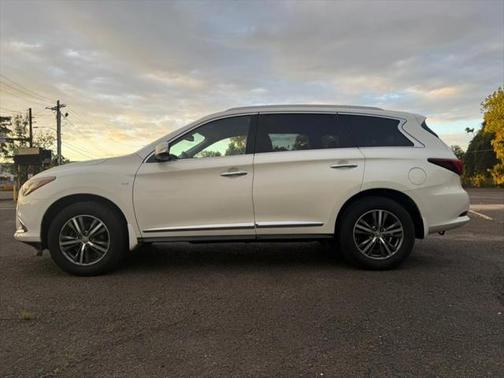 2017 INFINITI QX60 Base
