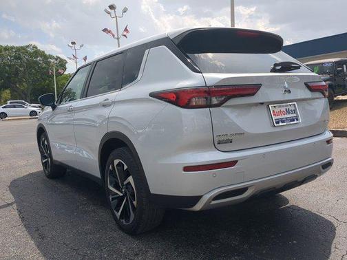 2023 Mitsubishi Outlander SE