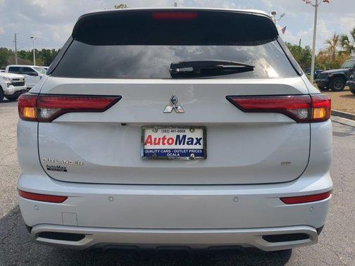 2023 Mitsubishi Outlander SE