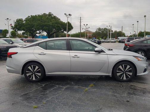 2022 Nissan Altima 2.5 SV