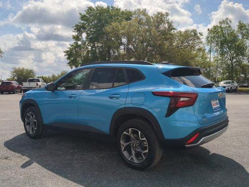 Marina Blue Metallic 2025 Chevrolet Trax LT
