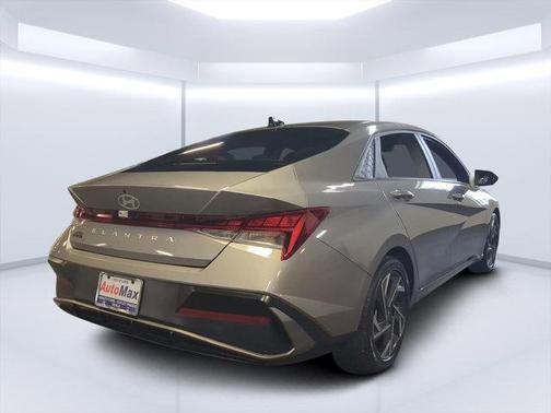 2025 Hyundai ELANTRA SEL