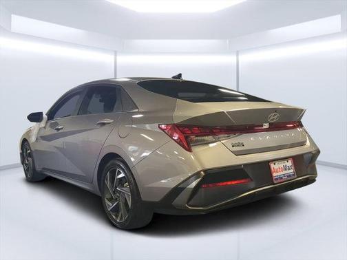 2025 Hyundai ELANTRA SEL