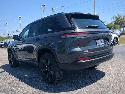 2022 Jeep Grand Cherokee Altitude