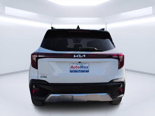 Clear White / Black Roof 2024 Kia Seltos S