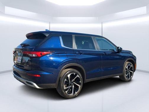 2023 Mitsubishi Outlander SE
