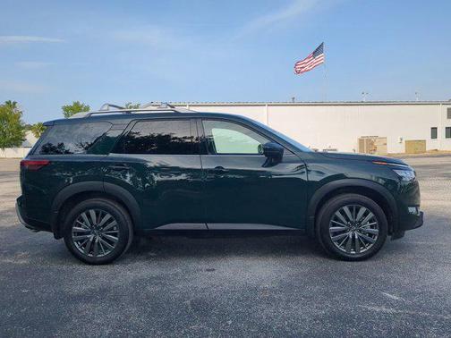 2024 Nissan Pathfinder SL