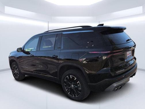 Mosaic Black Metallic 2025 Chevrolet Traverse LT