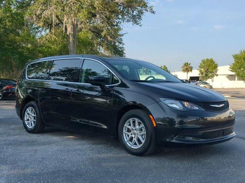 2022 Chrysler Voyager LX