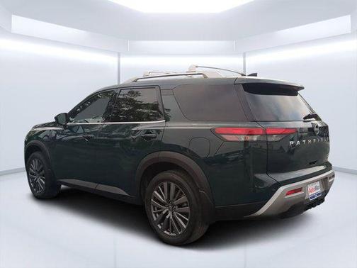 2025 Nissan Pathfinder SL FWD