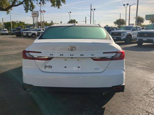 Ice Cap 2025 Toyota Camry SE