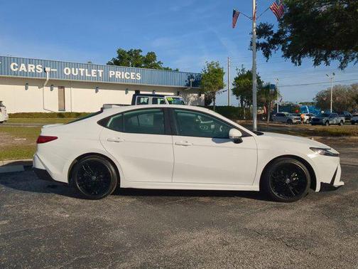 Ice Cap 2025 Toyota Camry SE