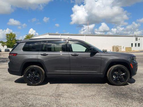2022 Jeep Grand Cherokee L Altitude