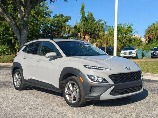 2022 Hyundai KONA SEL