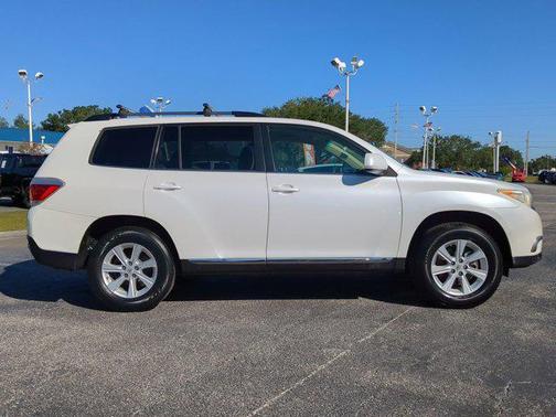 2011 Toyota Highlander SE
