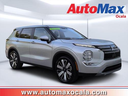 Black Diamond 2025 Mitsubishi Outlander SE