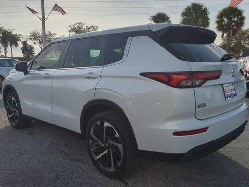 2022 Mitsubishi Outlander ES