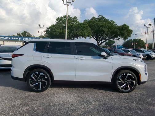 2022 Mitsubishi Outlander ES