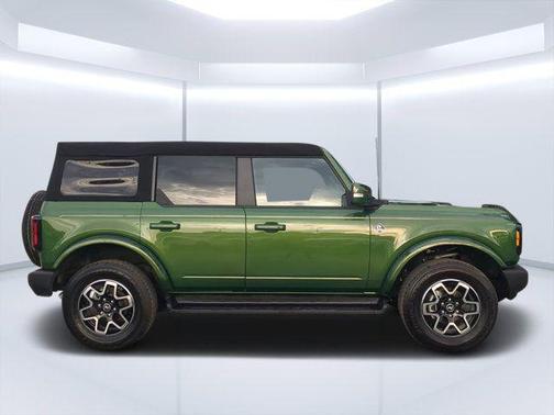 ERUPTION GREEN METALLIC 2025 Ford Bronco Outer Banks