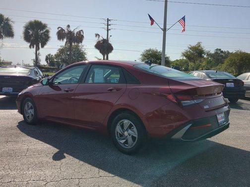 2025 Hyundai ELANTRA SE