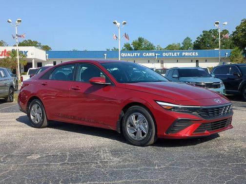 2025 Hyundai ELANTRA SE