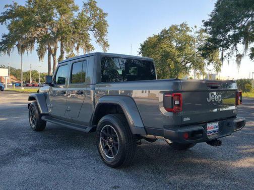 2022 Jeep Gladiator Overland