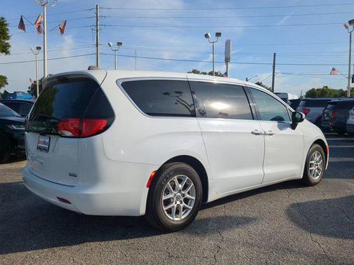 2023 Chrysler Voyager LX