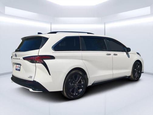 2022 Toyota Sienna XSE 7 Passenger