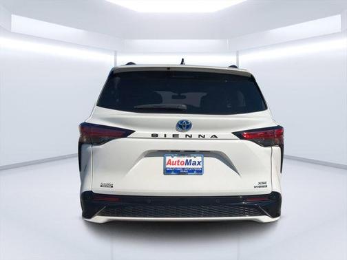 2022 Toyota Sienna XSE 7 Passenger
