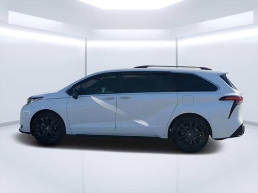 2022 Toyota Sienna XSE 7 Passenger